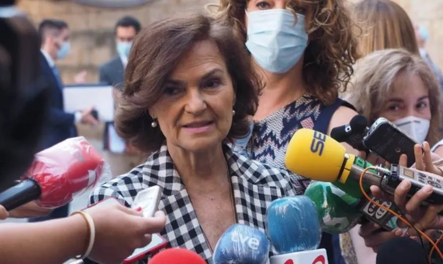 La vicepresidenta primera del Gobierno, Carmen Calvo, en el Patio de Escuelas