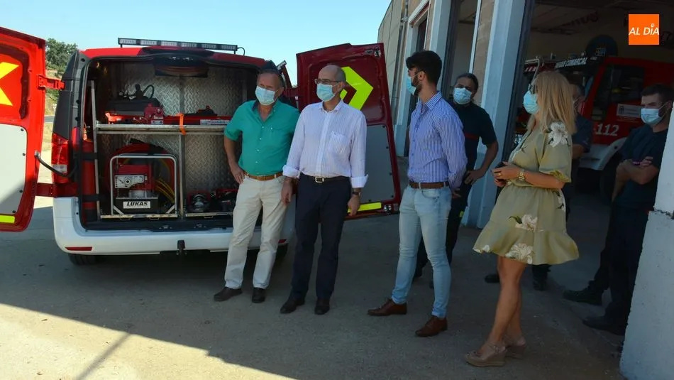 Foto 6 - La Diputaci&oacute;n entrega un veh&iacute;culo de intervenci&oacute;n r&aacute;pida al parque de bomberos de Lumbrales