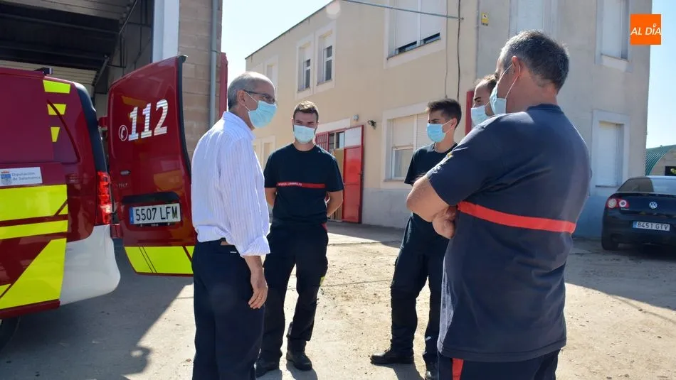 Foto 4 - La Diputaci&oacute;n entrega un veh&iacute;culo de intervenci&oacute;n r&aacute;pida al parque de bomberos de Lumbrales
