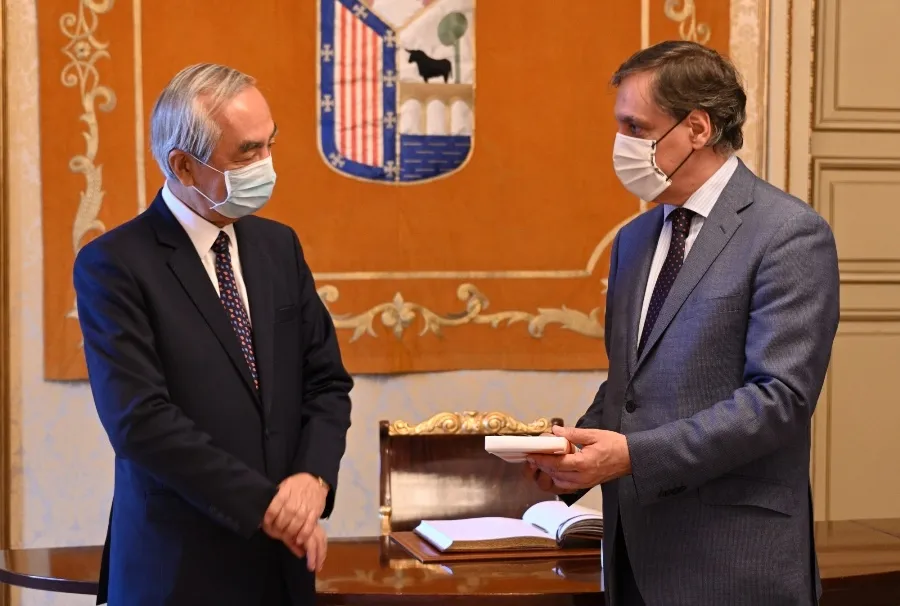 Foto 2 - Salamanca pide al embajador de Jap&oacute;n trabajar juntos para potenciar la llegada de estudiantes...