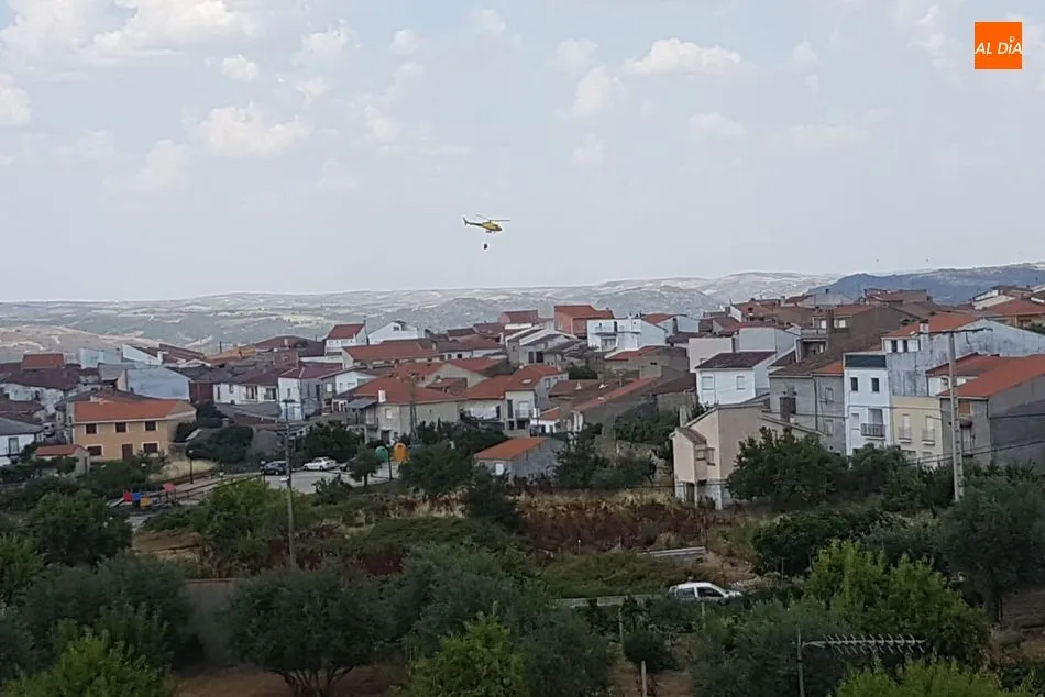 Foto 4 - Controlado un incendio en Villarino en las proximidades del casco urbano  