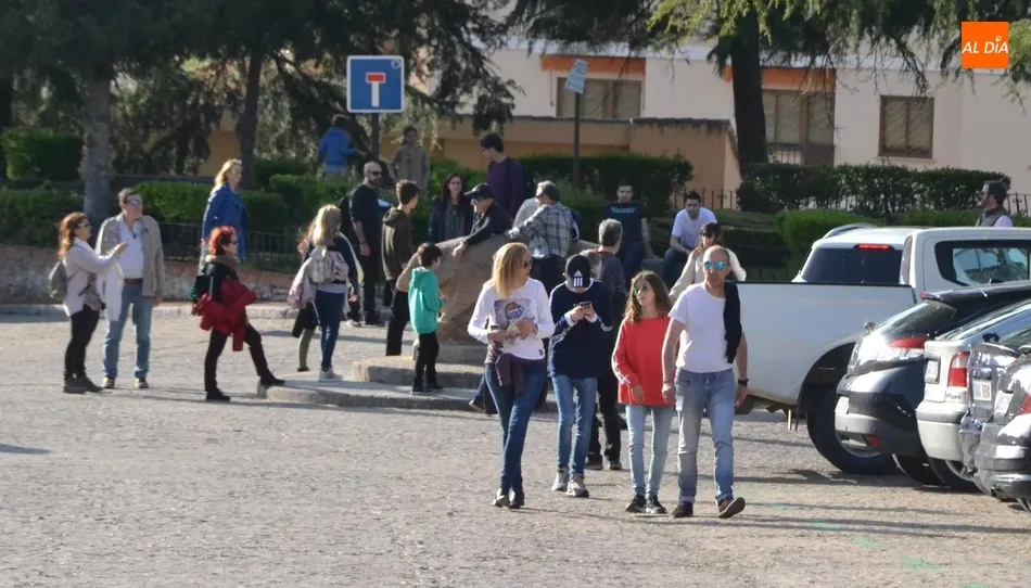 Turistas en la Plazuela del Castillo