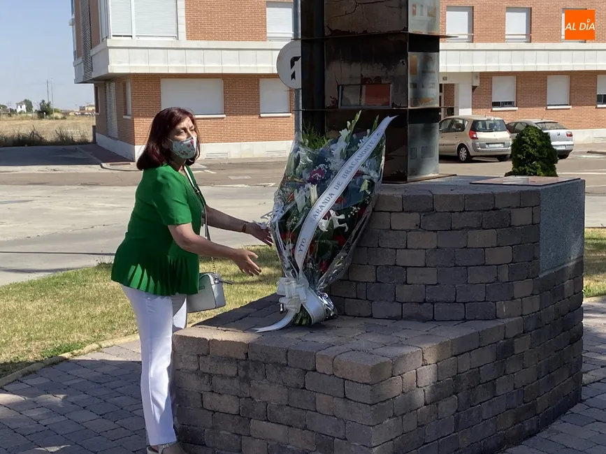 Foto 5 - Flores y silencio en recuerdo de las v&iacute;ctimas en el 81 aniversario de la explosi&oacute;n del Polvor&iacute;n