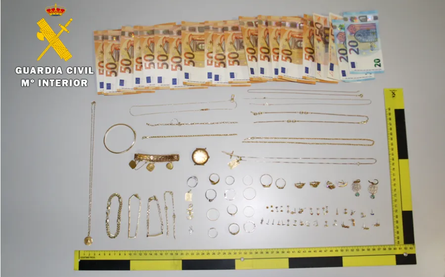 Parte del material intervenido por la Guardia Civil en esta operación