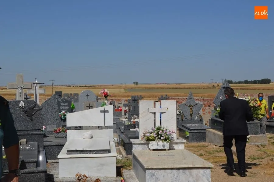 Foto 11 - Emotivo y multitudinario funeral de las tres mujeres atropelladas en Pedrosillo el Ralo
