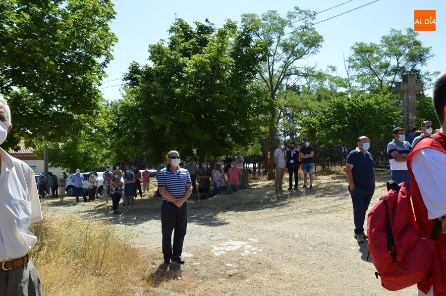 Foto 9 - Emotivo y multitudinario funeral de las tres mujeres atropelladas en Pedrosillo el Ralo