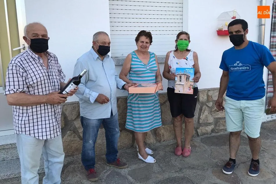Foto 6 - Los vecinos de Guadramiro celebran San Crist&oacute;bal con hornazo y vino de Arribes  