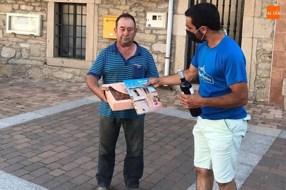Foto 5 - Los vecinos de Guadramiro celebran San Crist&oacute;bal con hornazo y vino de Arribes  