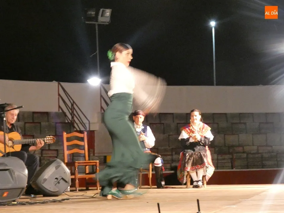 Foto 11 - Villoria disfruta del musical &ldquo;Charros y Gitanos&rdquo; a medias por la tormenta