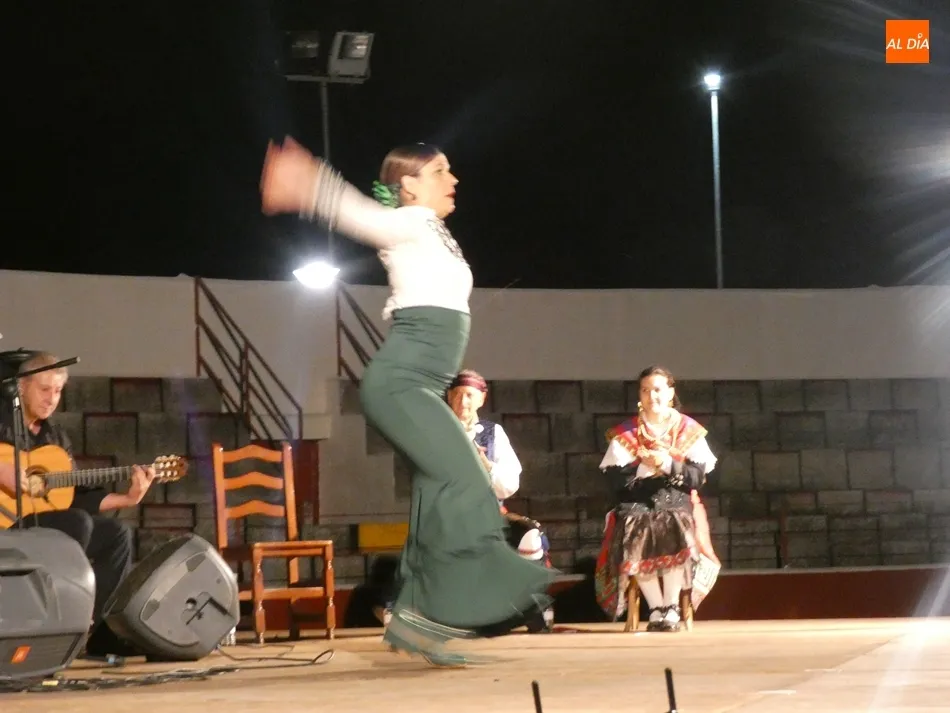 Foto 10 - Villoria disfruta del musical &ldquo;Charros y Gitanos&rdquo; a medias por la tormenta