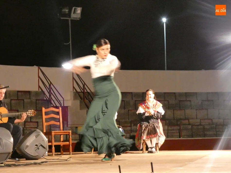 Foto 9 - Villoria disfruta del musical &ldquo;Charros y Gitanos&rdquo; a medias por la tormenta