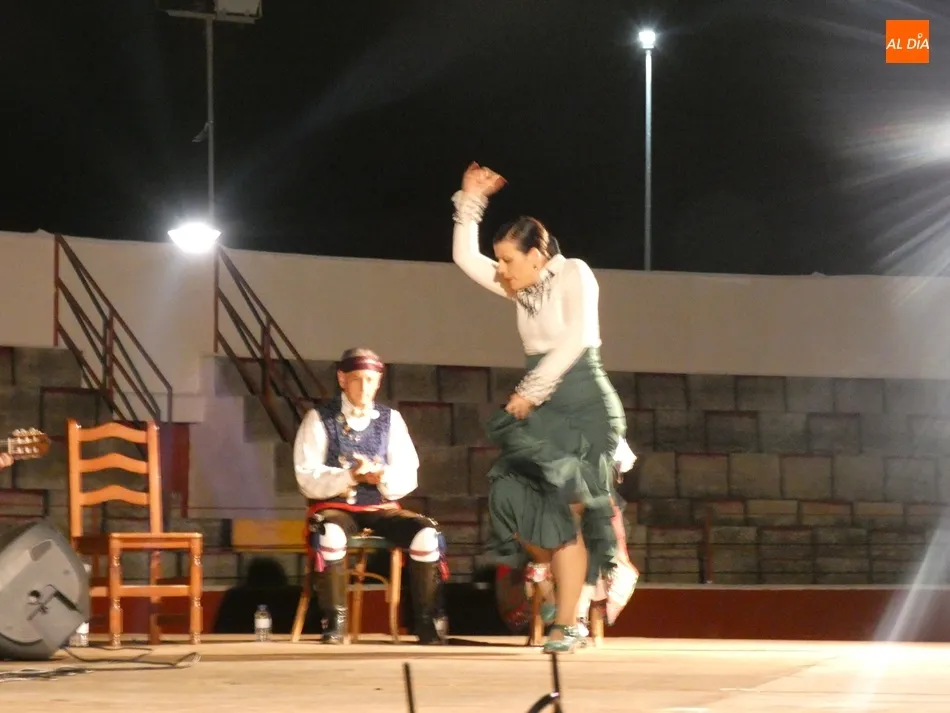 Foto 7 - Villoria disfruta del musical &ldquo;Charros y Gitanos&rdquo; a medias por la tormenta