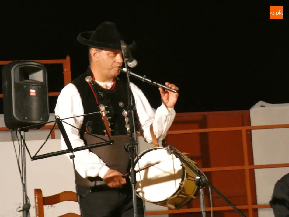 Foto 4 - Villoria disfruta del musical &ldquo;Charros y Gitanos&rdquo; a medias por la tormenta