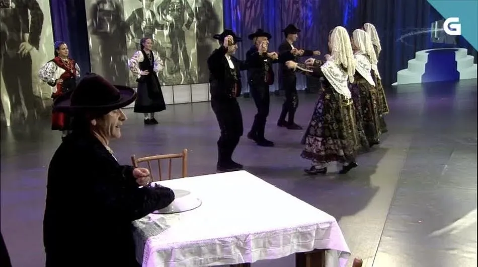 Foto 2 - El Grupo de Coros y Danzas Montaraces y Charros de Salamanca act&uacute;a en la TVG