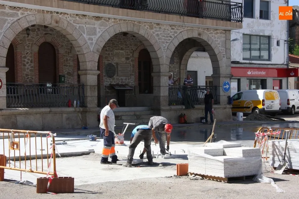 Foto 5 - La Plaza Mayor de Villarino demuestra ya el que ser&aacute; su nuevo aspecto en muchos a&ntilde;os  