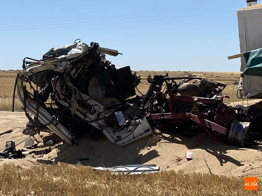 Foto 8 - Dos muertos en un brutal accidente entre dos camiones de mercanc&iacute;as en Macotera  
