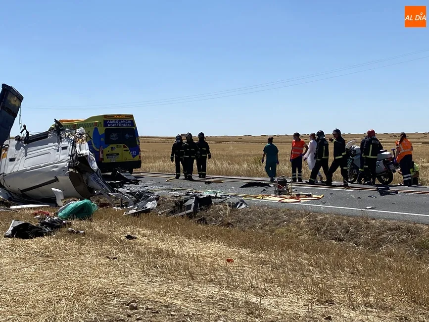 Foto 7 - Dos muertos en un brutal accidente entre dos camiones de mercanc&iacute;as en Macotera  