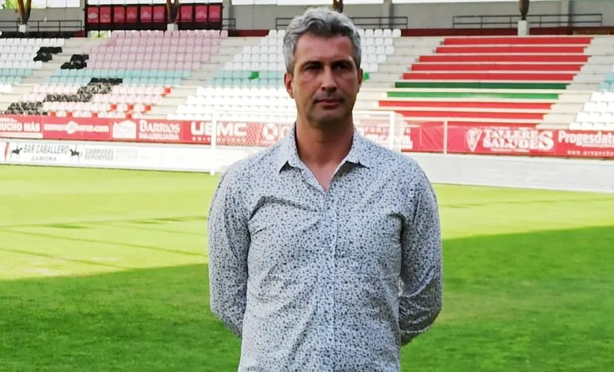 Presentación del tecnico salmantino, María Hernández, en el estadio Ruta de la Plata. Foto Zamora CF