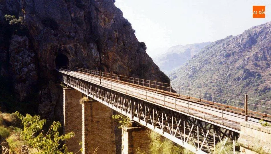 El Camino de Hierro aún permanece a la espera de su apertura  / CORREDERA