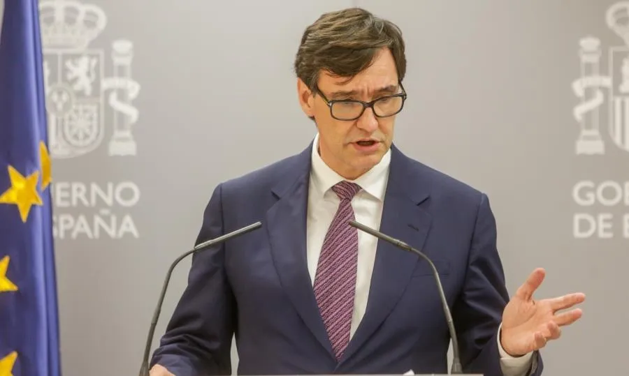 El ministro de Sanidad, Salvador Illa, interviene en una rueda de prensa en el Ministerio de Sanidad, en Madrid. Foto de Ricardo Rubio - EP