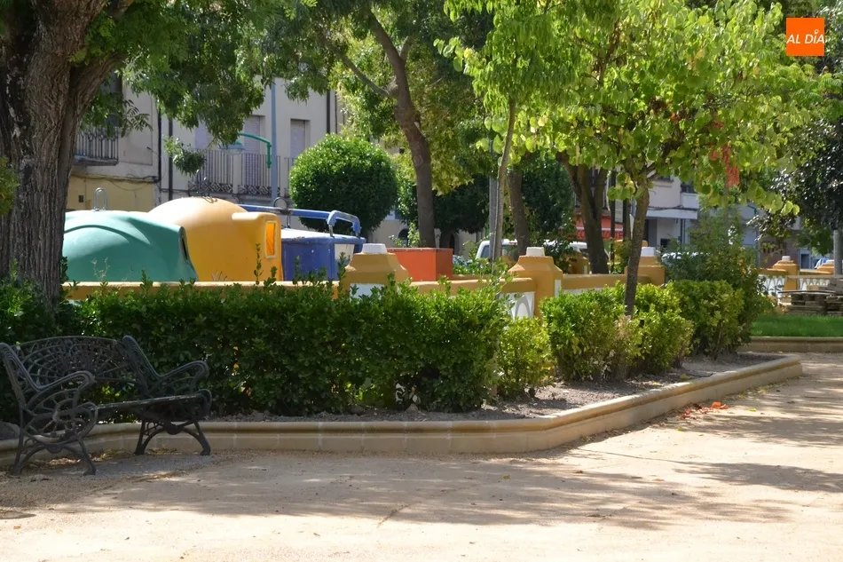 Foto 8 - Instalado el vallado del campo de c&eacute;sped artificial que se est&aacute; creando en La Glorieta  
