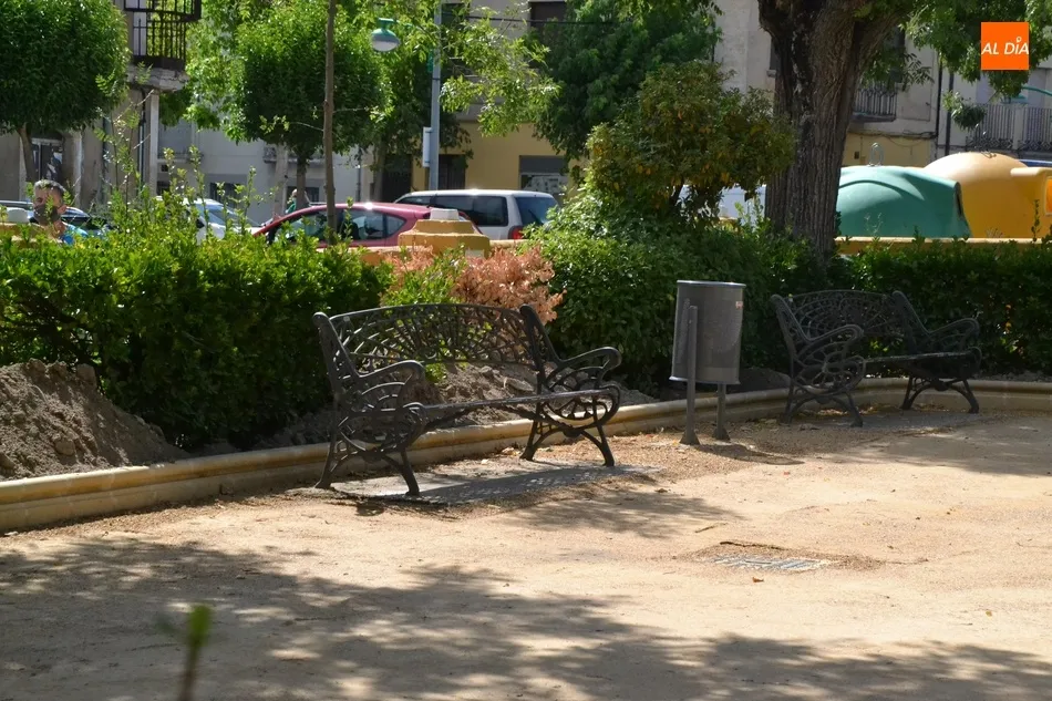 Foto 6 - Instalado el vallado del campo de c&eacute;sped artificial que se est&aacute; creando en La Glorieta  