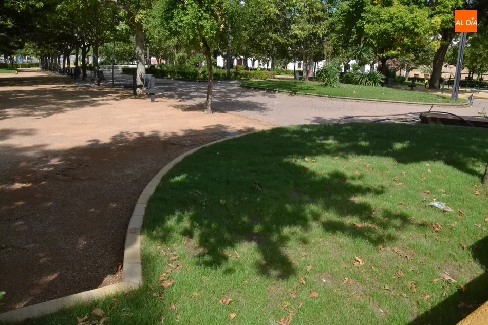 Foto 7 - Instalado el vallado del campo de c&eacute;sped artificial que se est&aacute; creando en La Glorieta  