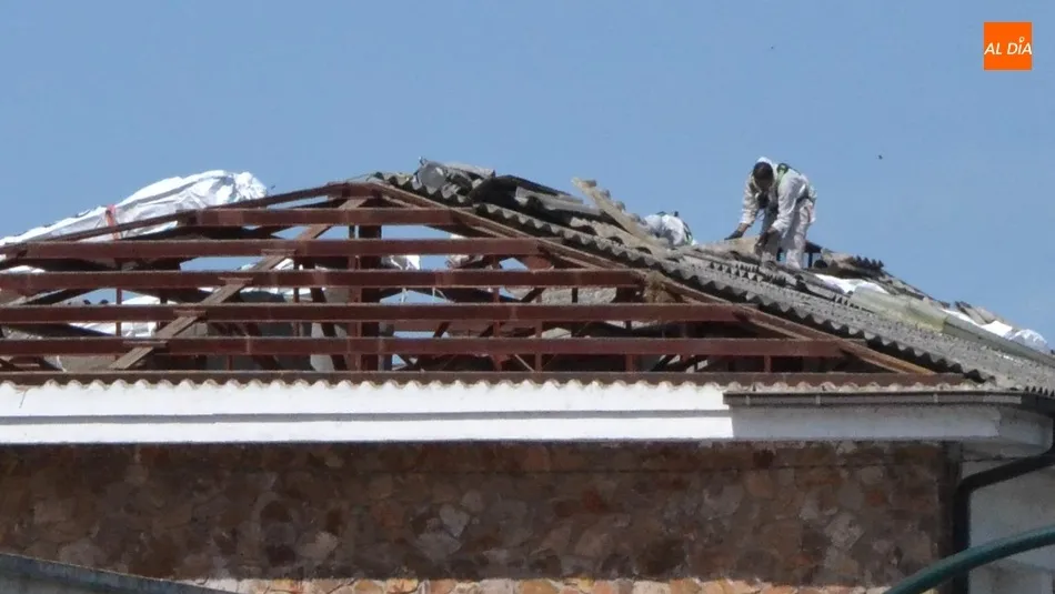 Comienzan los trabajos de sustitución de la cubierta del IES Tierra  