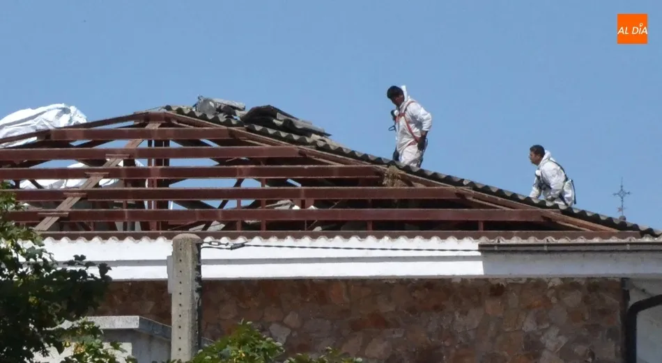 Foto 4 - Comienzan los trabajos de sustituci&oacute;n de la cubierta del IES Tierra  