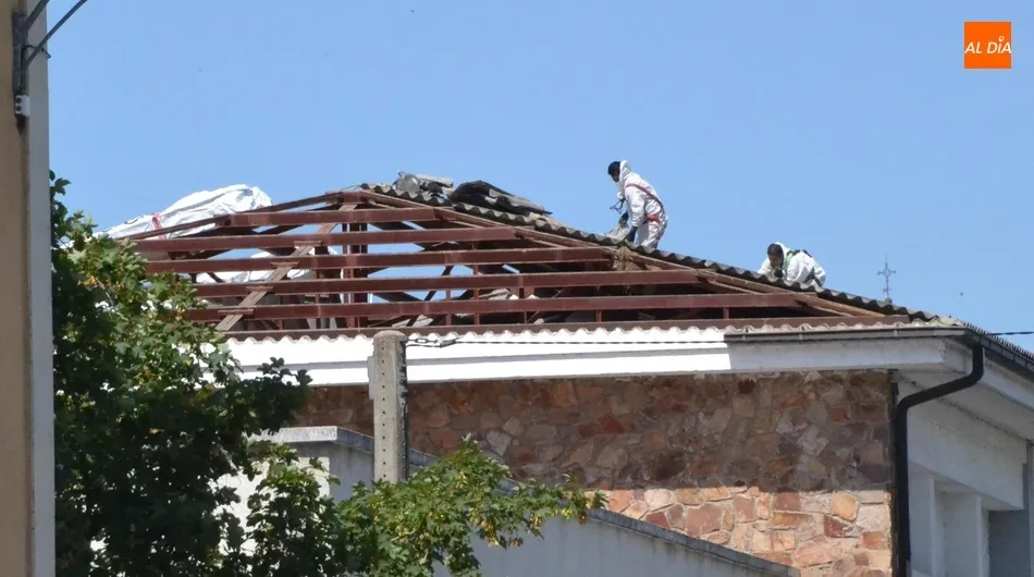 Foto 2 - Comienzan los trabajos de sustituci&oacute;n de la cubierta del IES Tierra  