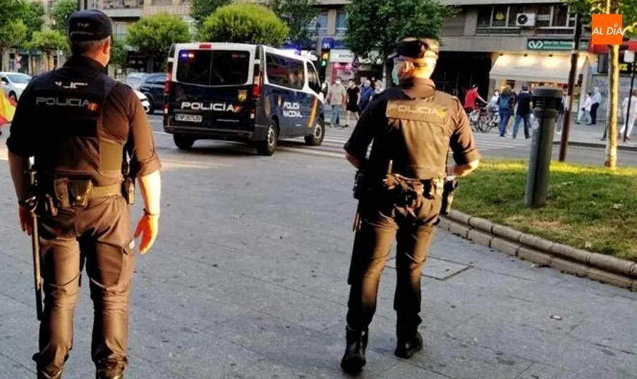 Agentes de la Policía Nacional en la plaza de España. Foto de archivo