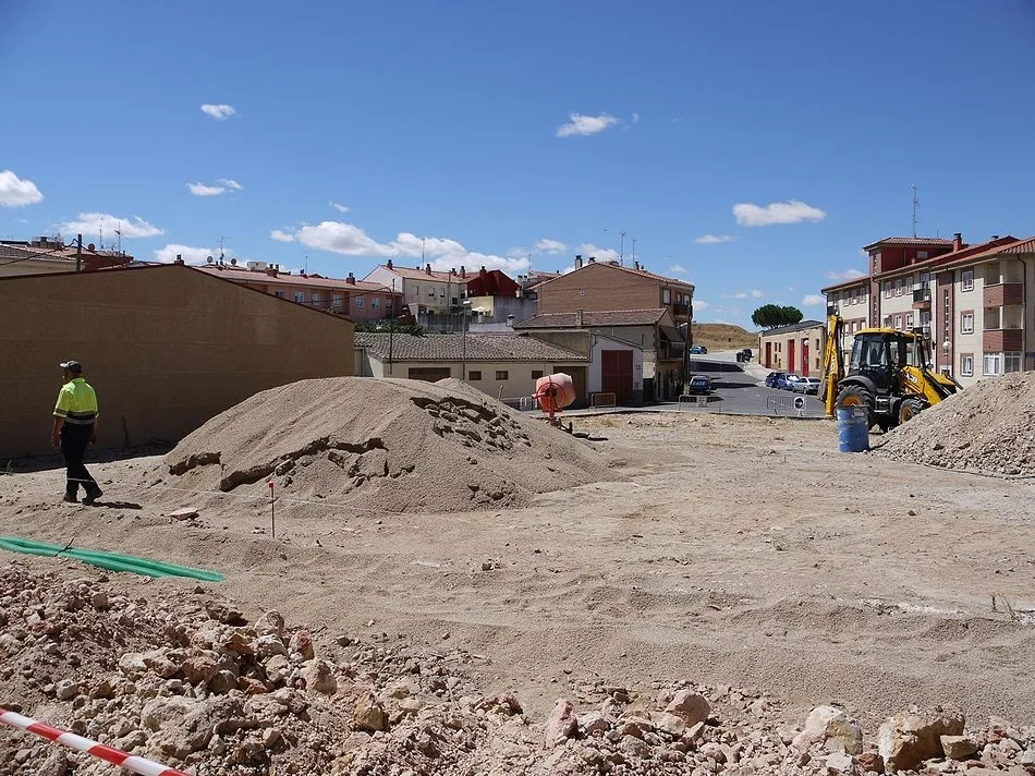 Foto 2 - El Ayuntamiento de Carbajosa mejora las calles del centro antiguo