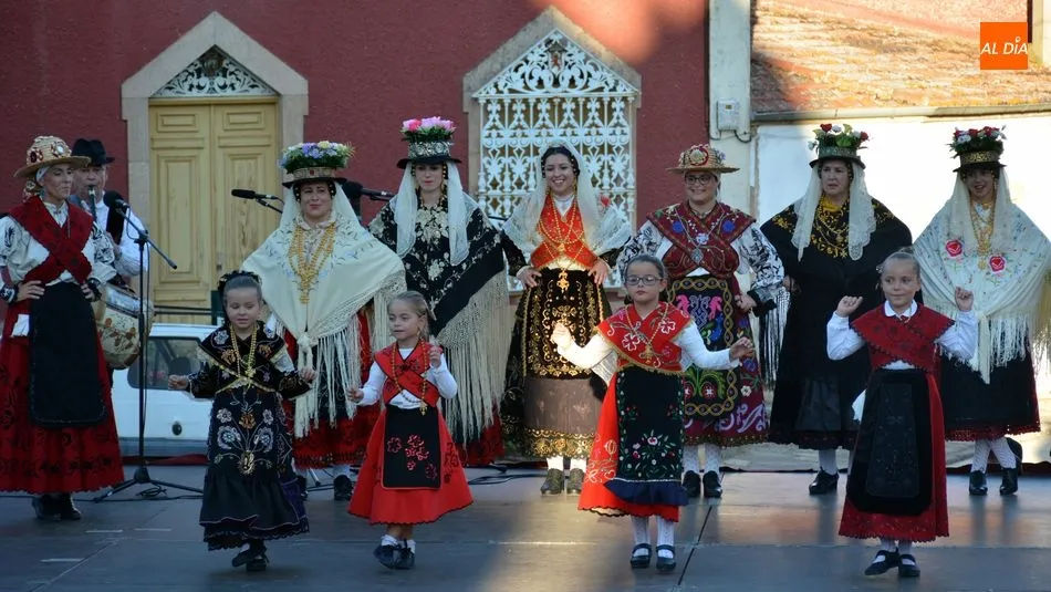 Actuación del grupo Santa María de Liminares en el Festival de Folclore del pasado año / E. Corredera