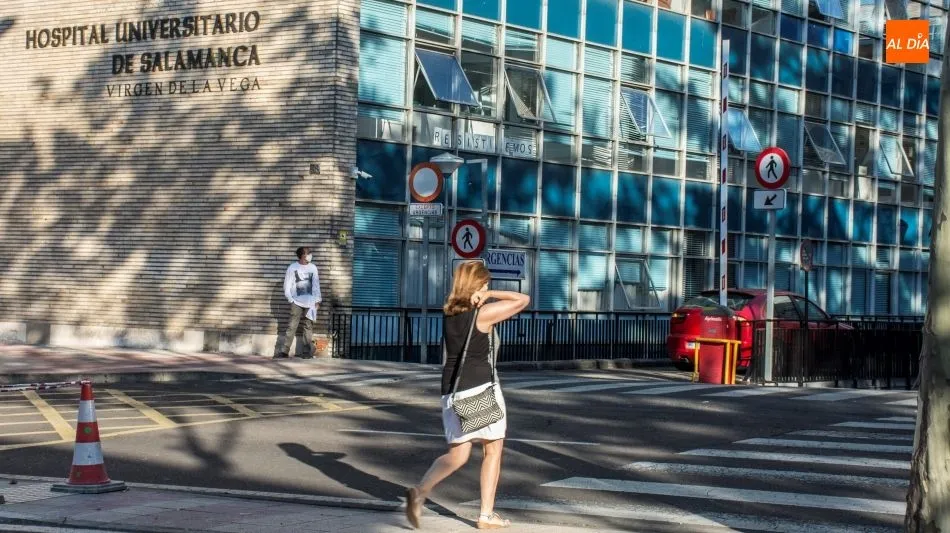 Entrada la servicio de urgencias del Hospital Virgen de la Vega