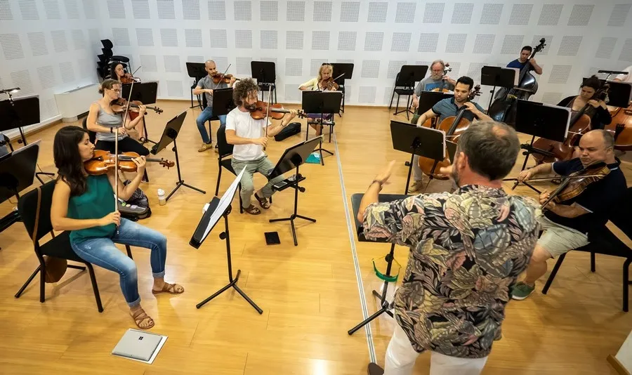 Ensayo del Ensemble de Cuerdas de la Orquesta Sinfónica de Castilla y León, dirigido por Dorel Murgu