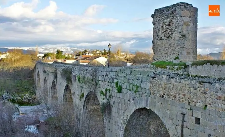 Puente viejo de Puente Congosto. Foto de archivo