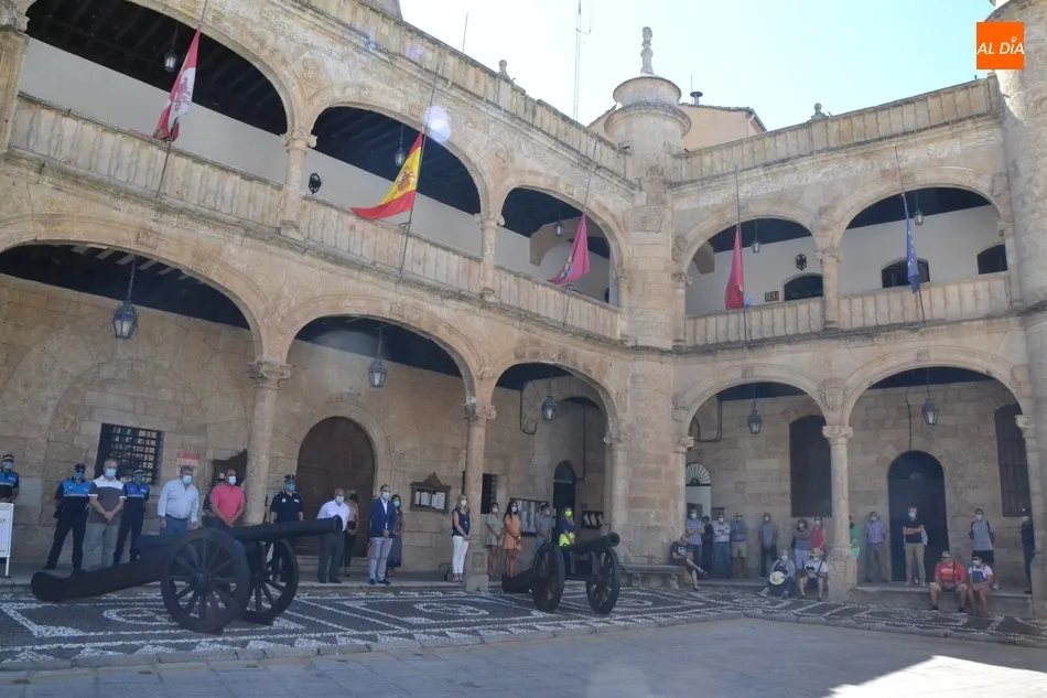 Ciudad Rodrigo guarda de nuevo silencio en memoria de las víctimas del coronavirus  