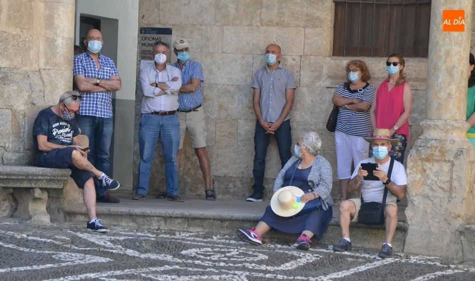 Foto 10 - Ciudad Rodrigo guarda de nuevo silencio en memoria de las v&iacute;ctimas del coronavirus  