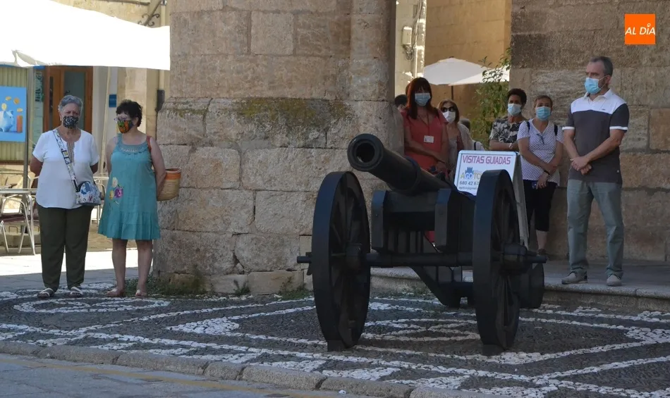 Foto 5 - Ciudad Rodrigo guarda de nuevo silencio en memoria de las v&iacute;ctimas del coronavirus  
