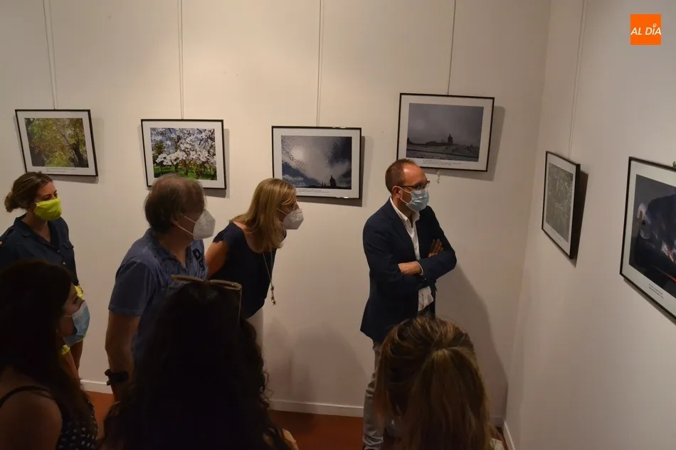 Foto 4 - Inaugurada una exposici&oacute;n de fotograf&iacute;as del Oeste salmantino mostradas en &lsquo;Tu Tiempo&rsquo; de...
