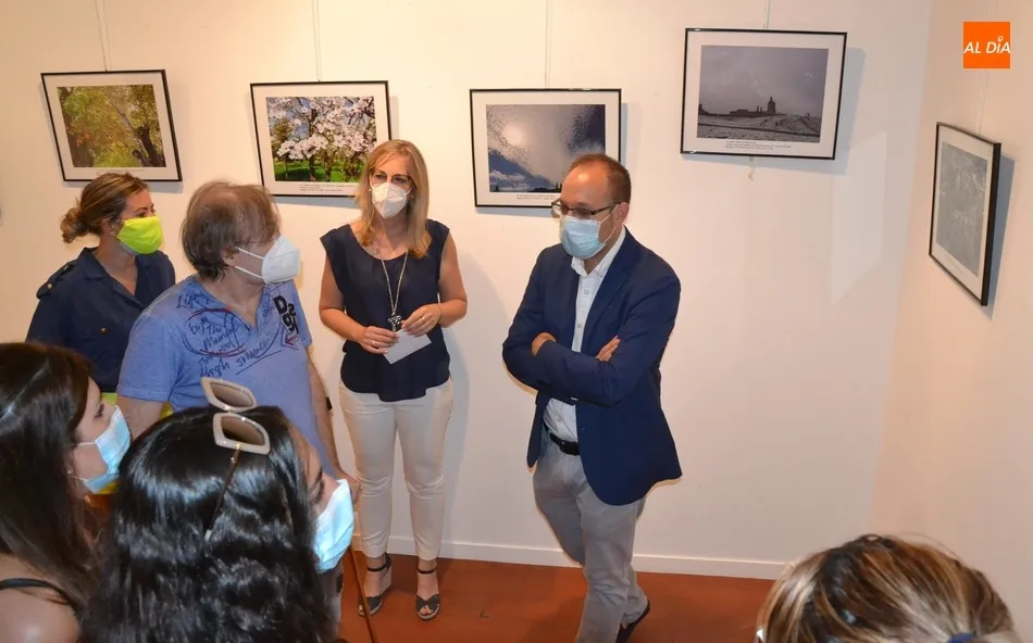 Foto 3 - Inaugurada una exposici&oacute;n de fotograf&iacute;as del Oeste salmantino mostradas en &lsquo;Tu Tiempo&rsquo; de...