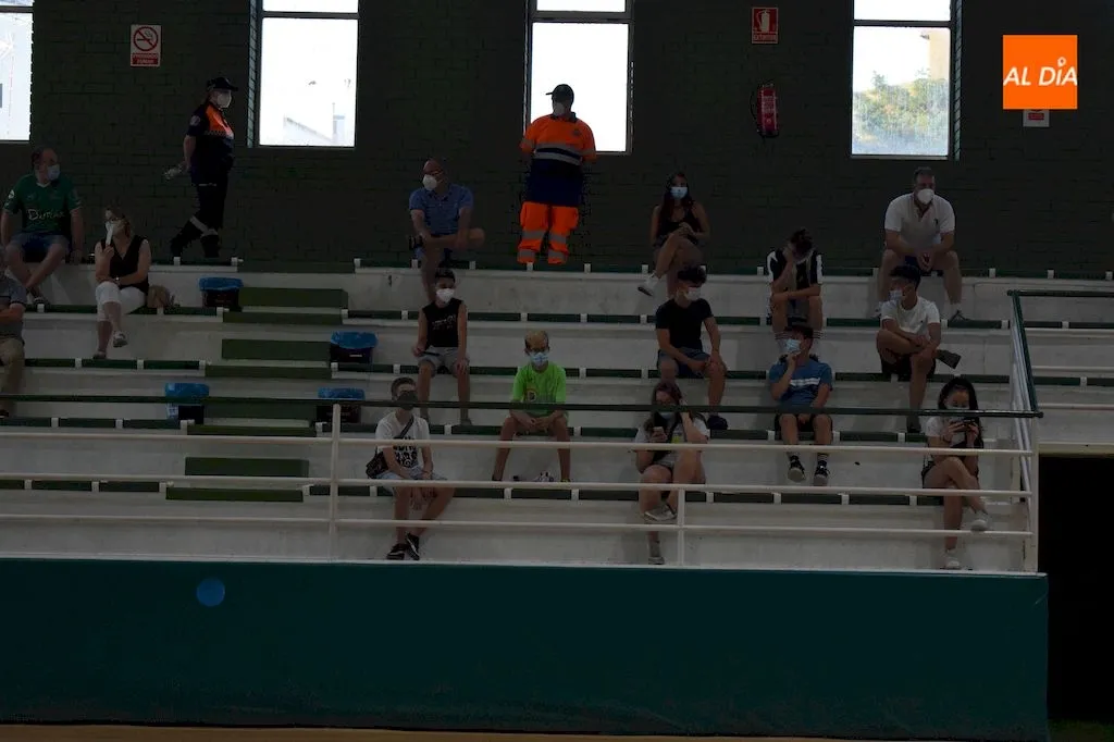 Foto 10 - El Piensos Dur&aacute;n Albense recibe los &aacute;nimos de su afici&oacute;n en el &uacute;ltimo entrenamiento antes del...