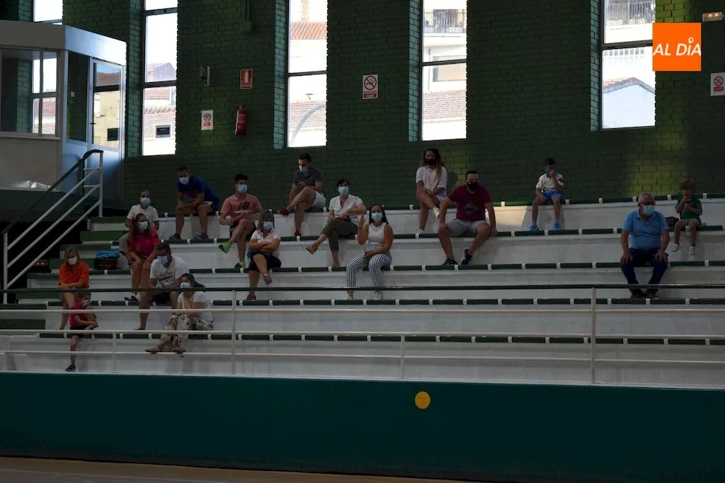 Foto 9 - El Piensos Dur&aacute;n Albense recibe los &aacute;nimos de su afici&oacute;n en el &uacute;ltimo entrenamiento antes del...