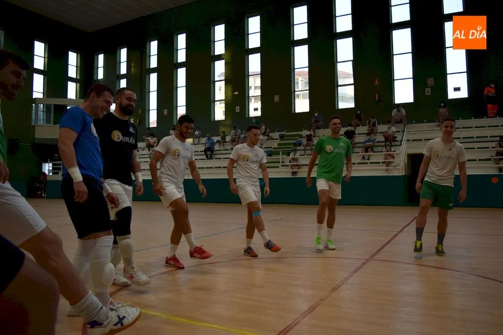 Foto 8 - El Piensos Dur&aacute;n Albense recibe los &aacute;nimos de su afici&oacute;n en el &uacute;ltimo entrenamiento antes del...