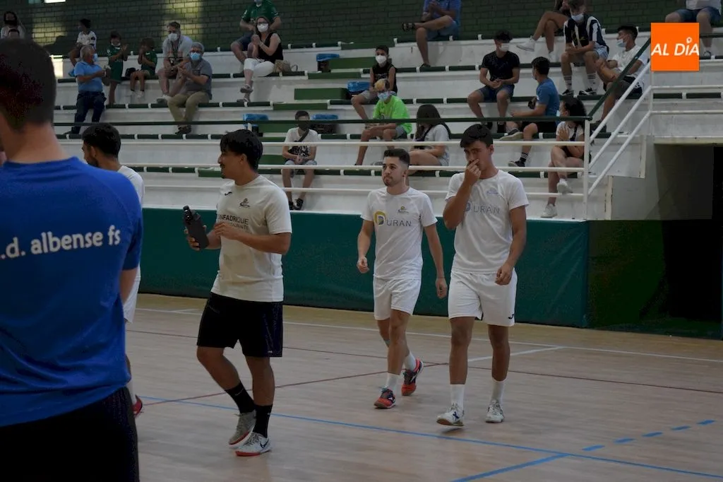 Foto 7 - El Piensos Dur&aacute;n Albense recibe los &aacute;nimos de su afici&oacute;n en el &uacute;ltimo entrenamiento antes del...