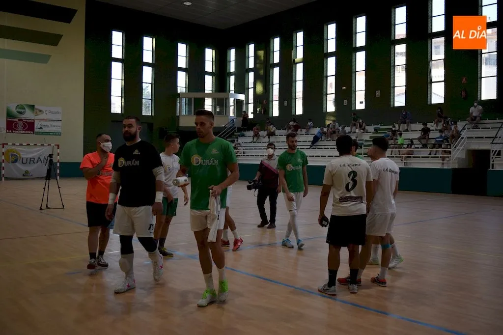 Foto 6 - El Piensos Dur&aacute;n Albense recibe los &aacute;nimos de su afici&oacute;n en el &uacute;ltimo entrenamiento antes del...