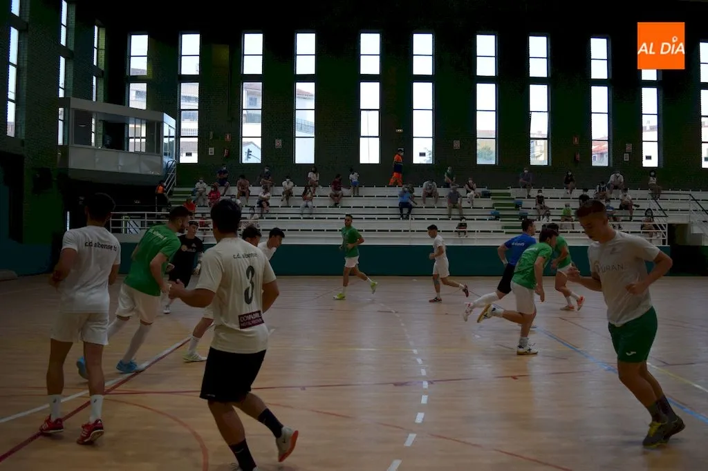 Foto 5 - El Piensos Dur&aacute;n Albense recibe los &aacute;nimos de su afici&oacute;n en el &uacute;ltimo entrenamiento antes del...