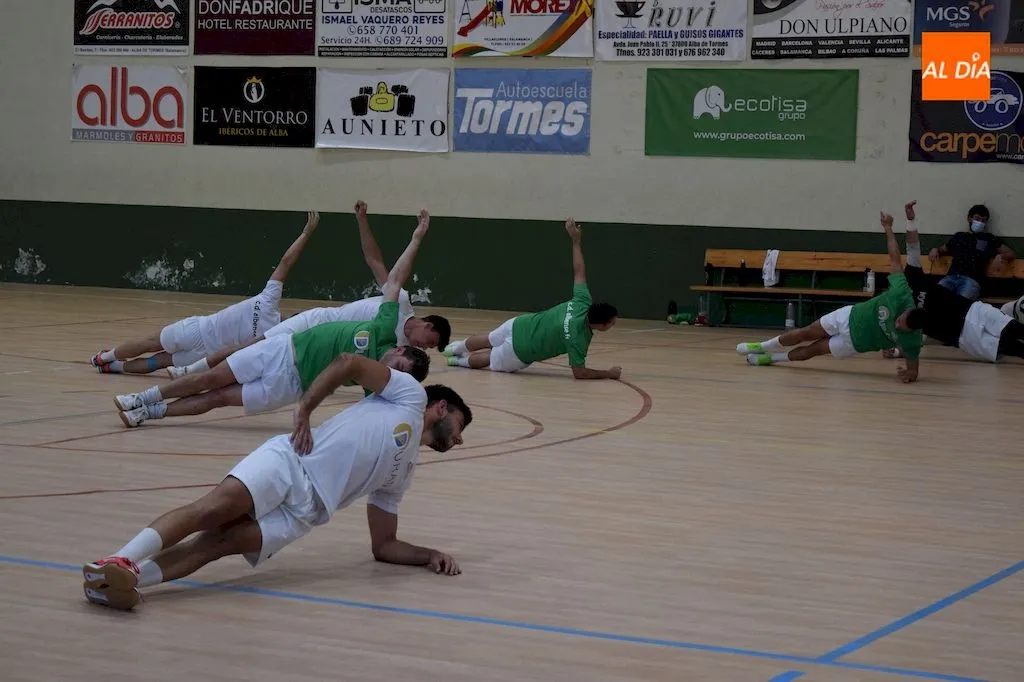 Foto 3 - El Piensos Dur&aacute;n Albense recibe los &aacute;nimos de su afici&oacute;n en el &uacute;ltimo entrenamiento antes del...