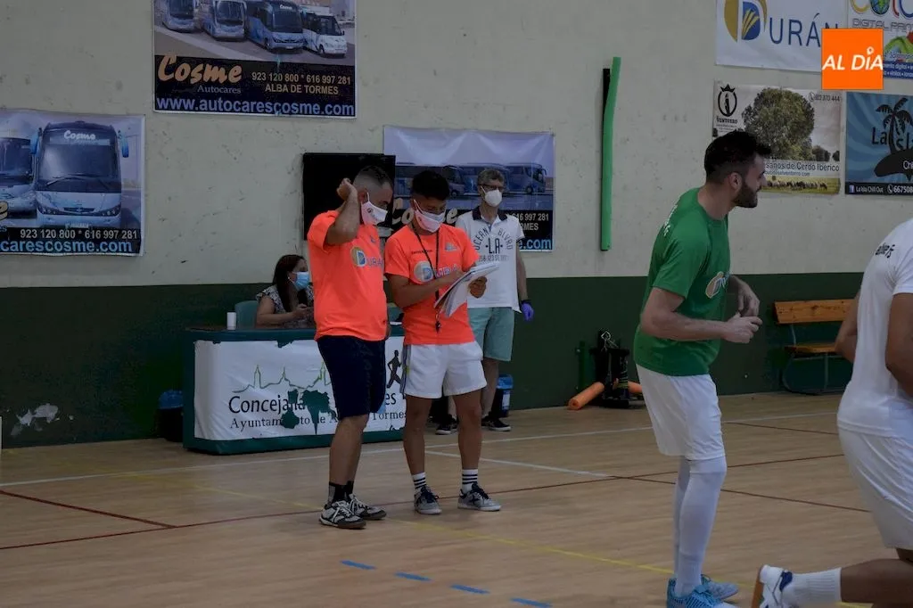 Foto 2 - El Piensos Dur&aacute;n Albense recibe los &aacute;nimos de su afici&oacute;n en el &uacute;ltimo entrenamiento antes del...