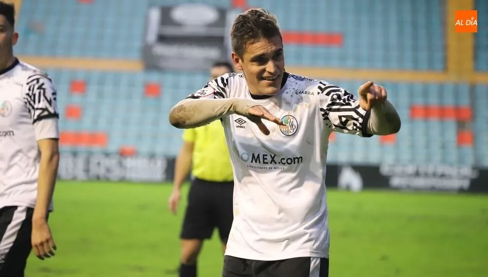 Edu Ubis en un partido de la pasada campaña en el Helmántico. Foto de archivo